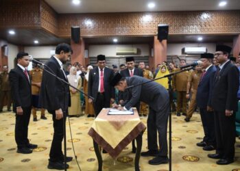 Lantik 74 Pejabat Aceh, Ini Pesan Tegas Mualem