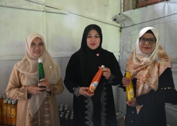 Rita Mayasari Borong Syrup Kelapa Gading Aceh Besar