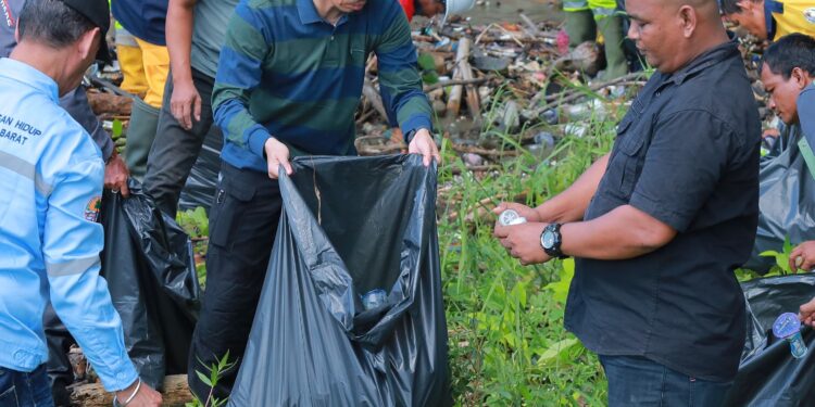 Ⓒ Hak cipta foto di atas dikembalikan sesungguhnya kepada sang pemilik foto Ⓒ Hak cipta foto di atas dikembalikan sesungguhnya kepada pemilik foto
