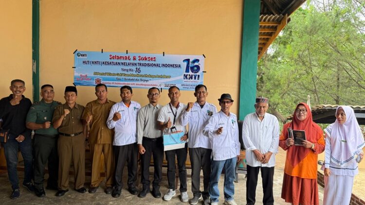 Peringati HUT ke-16, KNTI Aceh Besar Gelar Silaturahmi dan Aksi Bersih Pantai