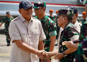 Pangdam Iskandar Muda Sambut Menhan dan Wakasad di Lanud SIM