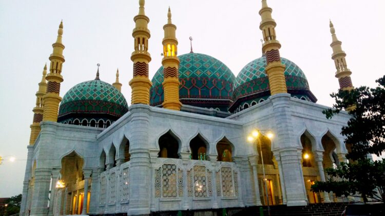 Benarkah Rasa Malu Menyebabkan Kehancuran Akhlak?