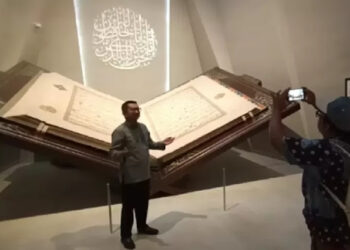 Al-Quran Terbesar di Dunia Kini Ada di Bawah Gua Hira