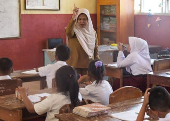 160 Guru Sekolah Rakyat Mundur Bareng, Komisi V DPR Buka Suara