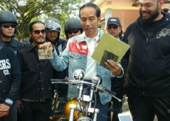 Kecuali Ijazah, Jokowi Berani Pamer SIM hingga STNK Motor Asli