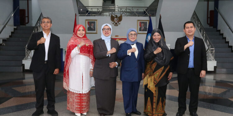 Ⓒ Hak cipta foto di atas dikembalikan sesungguhnya kepada sang pemilik foto Ⓒ Hak cipta foto di atas dikembalikan sesungguhnya kepada pemilik foto