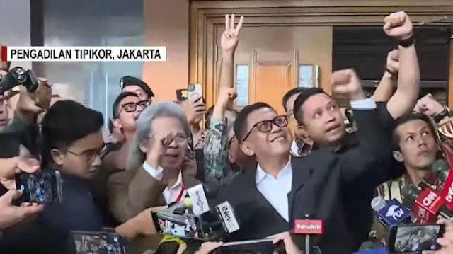 Ⓒ Hak cipta foto di atas dikembalikan sesungguhnya kepada sang pemilik foto Ⓒ Hak cipta foto di atas dikembalikan sesungguhnya kepada pemilik foto