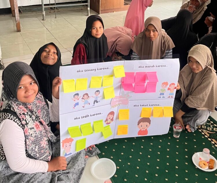 Lewat kegiatan bertajuk Jejak Hati Anak Aceh, komunitas ini membuka ruang aman bagi anak-anak di Panti Asuhan Bumi Moroo untuk mengenal, mengungkap, dan menyampaikan emosi mereka – sesuatu yang selama ini mungkin tersimpan begitu dalam. FOTO/Dok. Sahabat Andhikara. Ⓒ Hak cipta foto di atas dikembalikan sesungguhnya kepada pemilik foto