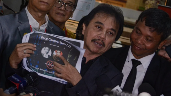 Ⓒ Hak cipta foto di atas dikembalikan sesungguhnya kepada pemilik foto Ⓒ Hak cipta foto di atas dikembalikan sesungguhnya kepada pemilik foto