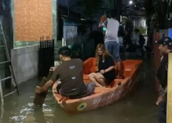 Jakarta 'Tenggelam', 50 Wilayah Kebanjiran Ketinggian Air Sampai 2,7 Meter, Ratusan Warga Mengungsi