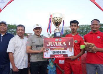 Mutiara Raya FC Juarai Turnamen Wagub Aceh Cup, Fadhlullah Serahkan Piala Pemenang