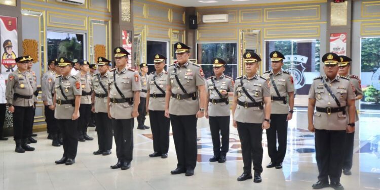 Ⓒ Hak cipta foto di atas dikembalikan sesungguhnya kepada sang pemilik foto Ⓒ Hak cipta foto di atas dikembalikan sesungguhnya kepada pemilik foto