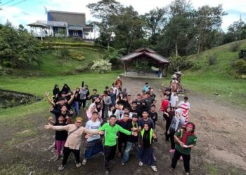 Anggota Genetika FP UISU Medan Menjadi Fasilitator Outbound Pengembangan Diri SMP/SMAT Al Bukhari Muslim Medan