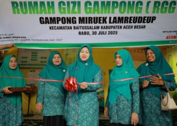 Ketua Tim Penggerak PKK Kabupaten Aceh Besar, Rita Mayasari, didampingi Wakil Ketua TP PKK Aceh Besar, Nurul Fazli, meresmikan Rumoh Gizi Gampong (RGG) di Gampong Miruek Lamreudeup, Kecamatan Baitussalam, Aceh Besar, Rabu (30/7/2025). FOTO/Net. Ⓒ Hak cipta foto di atas dikembalikan sesungguhnya kepada pemilik foto