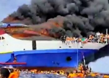 KM Barcelona Terbakar di Perairan Pulau Talise, Penumpang Lompat ke Laut, 4 Tewas!