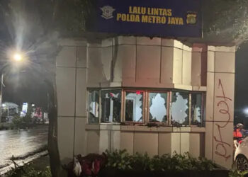 Sampai Senin (25/8/2025) malam sekira pukul 21.45 WIB, Kawasan Slipi, Jakarta Barat masih memanas. FOTO/Net. Ⓒ Hak cipta foto di atas dikembalikan sesungguhnya kepada pemilik foto
