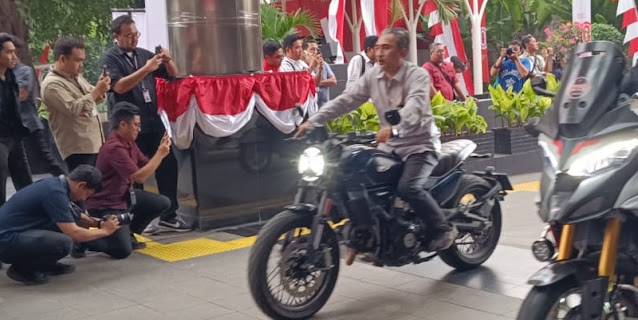 Ⓒ Hak cipta foto di atas dikembalikan sesungguhnya kepada sang pemilik foto Ⓒ Hak cipta foto di atas dikembalikan sesungguhnya kepada pemilik foto