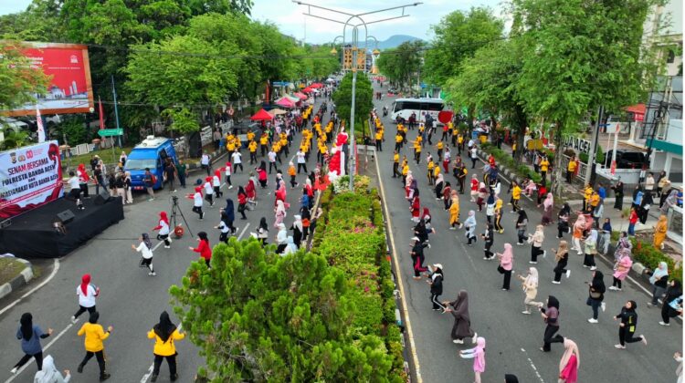 Sambut Hari Ulang Tahun ke-80 Kemerdekaan Republik Indonesia Tahun 2025, Polresta Banda Aceh menggelar olahraga bersama ratusan masyarakat di lokasi Car Free Day, Minggu (10/8/2025). FOTO/Net. Ⓒ Hak cipta foto di atas dikembalikan sesungguhnya kepada pemilik foto