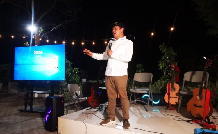 Direktur RSJ, dr. Hanif pada malam pengenalan film “Noeh” produksi Sehat Jiwa TV milik RSJ Aceh di Taman Instalasi rehabilitasi Terpadu, Kuta Malaka, Aceh Besar, Jum’at (29/8/2025) malam. FOTO/Net. Ⓒ Hak cipta foto di atas dikembalikan sesungguhnya kepada pemilik foto