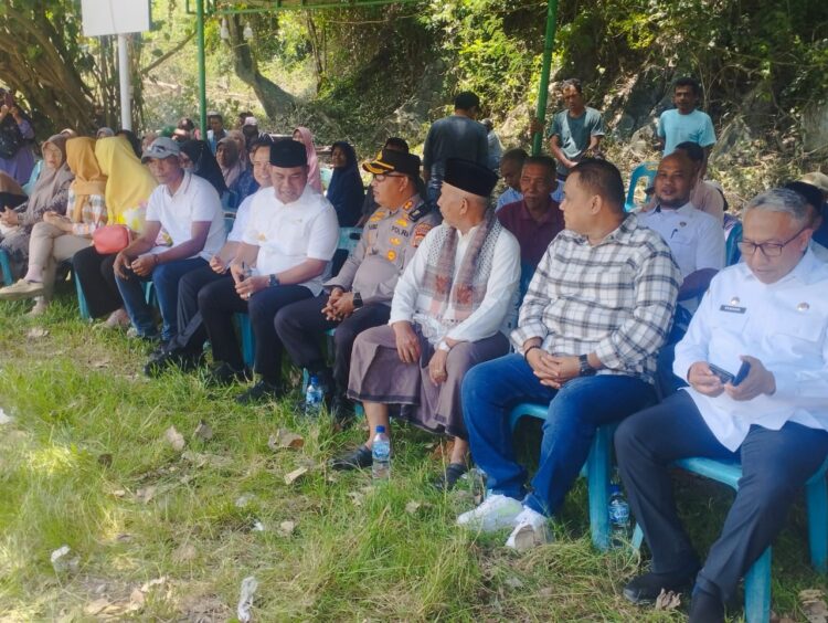Kegiatan Khanduri Gle Raya di halaman parkir mobil karyawan perusahaan, tepat di depan pintu masuk PT SBA, Rabu (20/8/2025). FOTO/Net. Ⓒ Hak cipta foto di atas dikembalikan sesungguhnya kepada pemilik foto