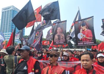 Demo bubarkan DPR di Jakarta