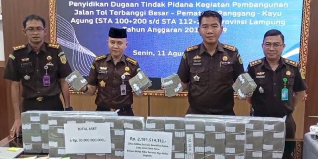 Ⓒ Hak cipta foto di atas dikembalikan sesungguhnya kepada sang pemilik foto Ⓒ Hak cipta foto di atas dikembalikan sesungguhnya kepada pemilik foto