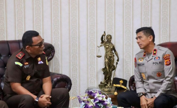 Kapolda Aceh, Brigjen Marzuki Ali Basyah, melakukan audiensi dengan Kepala Kejaksaan Tinggi (Kajati) Aceh, Yudi Triadi, di Kantor Kejati Aceh, Senin, 25 Agustus 2025. FOTO/Net. Ⓒ Hak cipta foto di atas dikembalikan sesungguhnya kepada pemilik foto