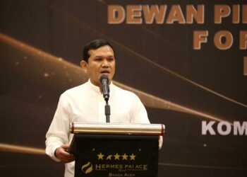 Wagub Fadhlullah saat menghadiri pelantikan Dewan Pimpinan Pusat dan Dewan Pimpinan Daerah FKPA periode 2025–2030 di Banda Aceh, Jumat (29/8/2025). FOTO/Net. Ⓒ Hak cipta foto di atas dikembalikan sesungguhnya kepada pemilik foto