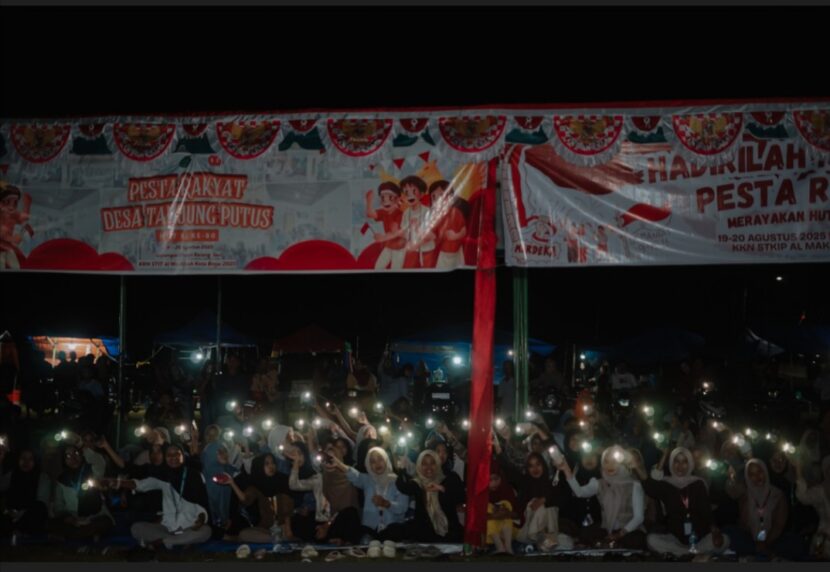 Mahasiswa KKN UINSU Tampilkan Karya Video di Pesta Rakyat Desa Tanjung Putus Dalam Meriahkan HUT RI ke-80 Mahasiswa KKN UINSU Tampilkan Karya Video di Pesta Rakyat Desa Tanjung Putus Dalam Meriahkan HUT RI ke-80