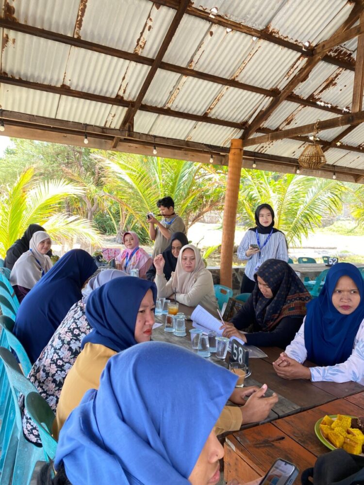 Suasana hangat penuh kebersamaan mewarnai Gampong Mon Ikeun, Lhoknga, Aceh Besar, pada Kamis (14/8/2025). Ⓒ Hak cipta foto di atas dikembalikan sesungguhnya kepada pemilik foto