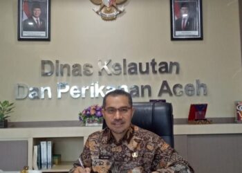 Kepala Dinas Kelautan dan Perikanan (DKP) Aceh, Aliman, S.Pi.,M.Si., di ruang kerjanya
