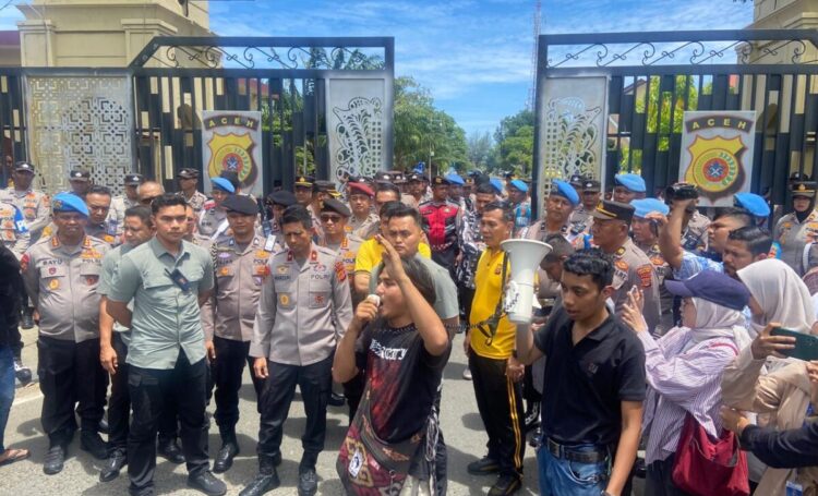 Ⓒ Hak cipta foto di atas dikembalikan sesungguhnya kepada pemilik foto Ⓒ Hak cipta foto di atas dikembalikan sesungguhnya kepada pemilik foto
