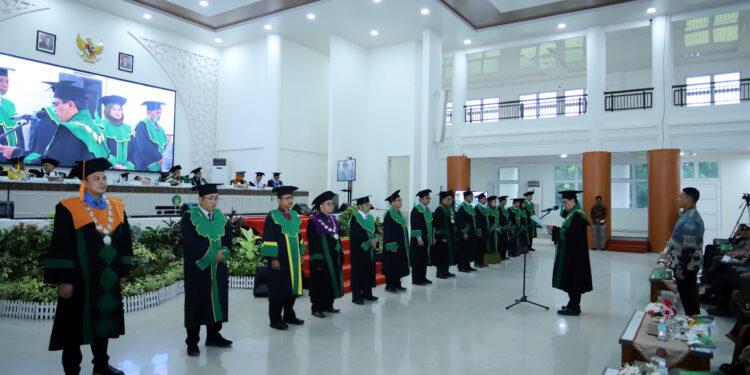 Ⓒ Hak cipta foto di atas dikembalikan sesungguhnya kepada sang pemilik foto Ⓒ Hak cipta foto di atas dikembalikan sesungguhnya kepada pemilik foto