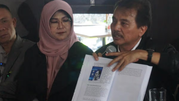 Ini Isi Buku Jokowi’s White Paper Karya Tifa CS yang Diduga Dibungkam