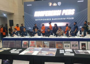 Para tersangka pemilik akun media sosial yang diduga memicu aksi provokasi massa yang berhasil diciduk Polisi. FOTO/Net. Ⓒ Hak cipta foto di atas dikembalikan sesungguhnya kepada pemilik foto