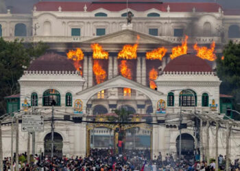 Demonstran Bakar Gedung Parlemen Nepal dan Rumah Perdana Menteri