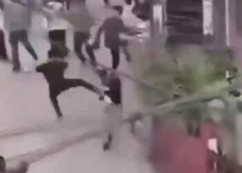 Menteri Keuangan Nepal Ditelanjangi dan Diarak Massa