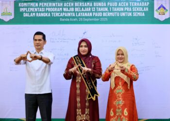 Sekretaris Daerah (Sekda) Aceh, M Nasir, menghadiri agenda penandatanganan Perjanjian Kerja Sama (PKS) Layanan Esensial untuk Pengembangan Anak Usia Dini Holistik Integratif (PAUD HI) serta Komitmen Wajib Belajar 13 Tahun yang berlangsung di Restoran Pendopo Gubernur Aceh, Jumat (26/9/2025). FOTO/Net.