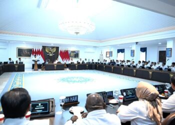 Presiden Prabowo Subianto memimpin Sidang Kabinet Paripurna bersama Wakil Presiden Gibran Rakabuming di Ruang Sidang Kabinet, Istana Kepresidenan Jakarta, Minggu (31/08/2025)