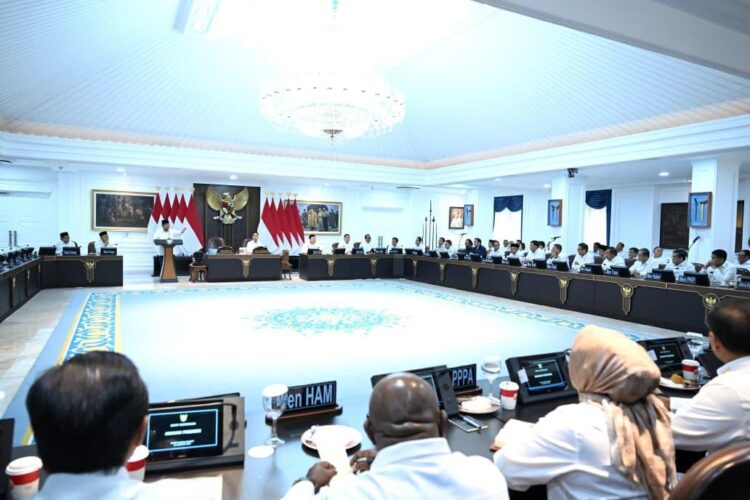 Presiden Prabowo Subianto memimpin Sidang Kabinet Paripurna bersama Wakil Presiden Gibran Rakabuming di Ruang Sidang Kabinet, Istana Kepresidenan Jakarta, Minggu (31/08/2025)