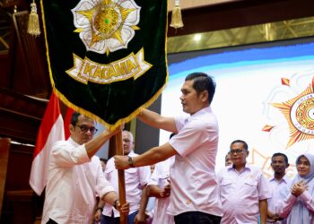 Sekretaris Daerah Aceh, M Nasir , dilantik sebagai Ketua Pengurus Daerah Keluarga Alumni Universitas Gadjah Mada (Kagama) Aceh, di Anjong Mon Mata komplek Meuligoe Gubernur Aceh, Sabtu (6/9/2025). FOTO/Net. Ⓒ Hak cipta foto di atas dikembalikan sesungguhnya kepada pemilik foto