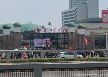Demo GMNI di Gedung DPR: Makzulkan Gibran, Adili Jokowi, Sahkan RUU Perampasan Aset!