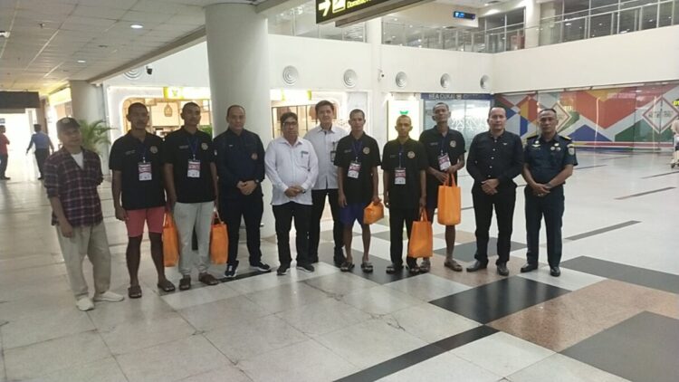 Lima nelayan asal Aceh Timur yang ditahan di Thailand karena melewati batas teritorial saat pergi melaut mencari nafkah, kini telah dipulangkan dan tiba di Bandara Internasional Kualanamu, Medan, Rabu (3/9/2025). FOTO/HAI/Hamdani. Ⓒ Hak cipta foto di atas dikembalikan sesungguhnya kepada pemilik foto