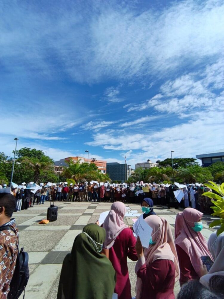 Ⓒ Hak cipta foto di atas dikembalikan sesungguhnya kepada pemilik foto Ⓒ Hak cipta foto di atas dikembalikan sesungguhnya kepada pemilik foto