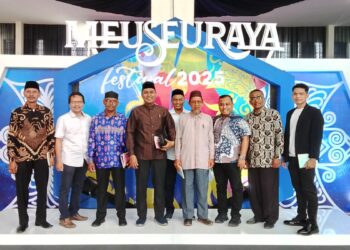 Pengurus Yayasan Wakaf Barbate Islamic City (YWBIC) melakukan sesi foto bersama saat menghadiri Pre Event Aceh Wakaf Summit 2025 di Balai Meuseuraya Aceh (BMA), Kamis (25/9/2025).