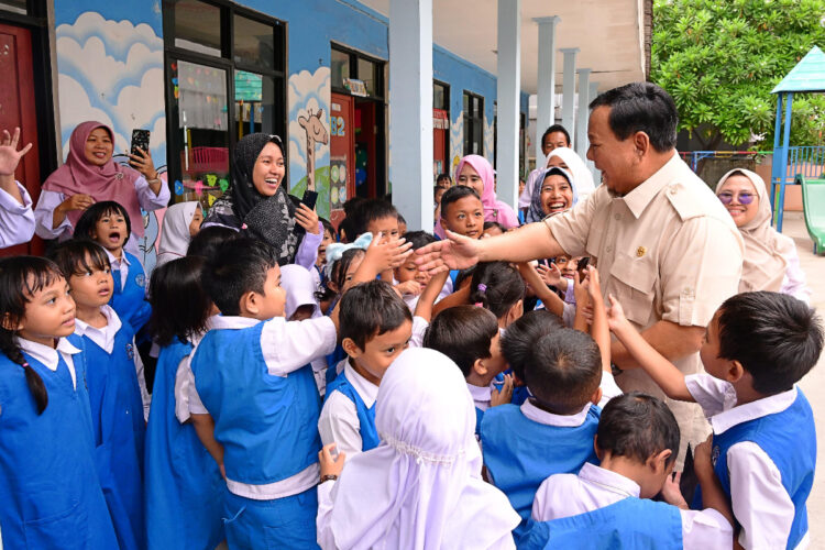 Presiden RI, Prabowo Subianto bertemu siswa sekolah. FOTO/Dok. Istimewa. Ⓒ Hak cipta foto di atas dikembalikan sesungguhnya kepada pemilik foto