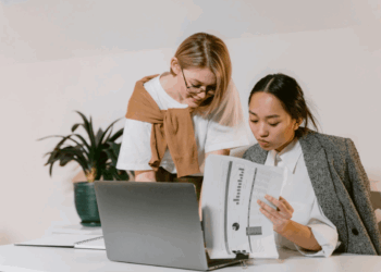 Office look untuk ngantor modis nan profesional