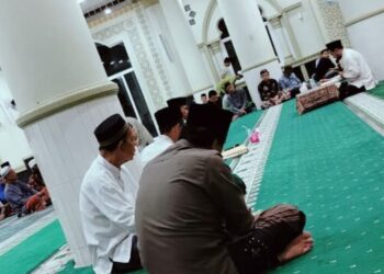 Prof. Dr. Tgk. H. Fauzi Saleh, MA. menyampaikan kajian Ihya Ulumuddin di Masjid Babul Maghfirah, Senin (8/9/2025) malam. FOTO/HAI/Hamdani.