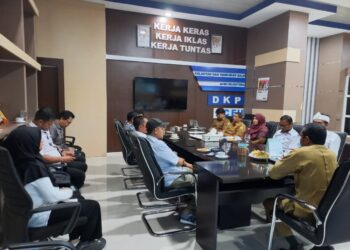 Dinas Kelautan dan Perikanan (DKP) menggelar rapat koordinasi tata kelola industri udang, Senin (15/9/2025), di ruang rapat Kepala Dinas DKP Aceh