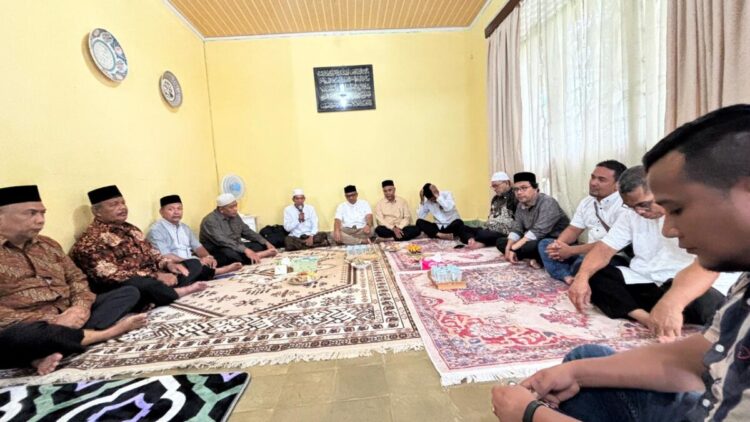 Suasana takziah dan samadiah keluarga besar Hikmad di kediaman almarhum Drs. H. Hanif Basyah, Banda Aceh, Selasa (16/9/2025)
